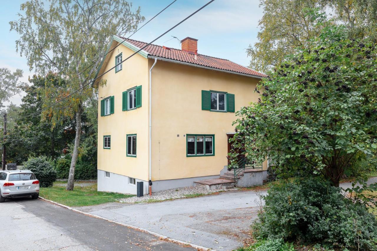 Fantastic 4 Bedroom Home In Bromma With Everything Estocolmo Exterior foto
